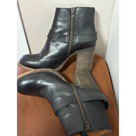 FREEBIRD BOLO BLACK BUCKLED DUAL ZIP HEELED ANKLE LEATHER BOOTS WOMENS 10 - Picture 4 of 9